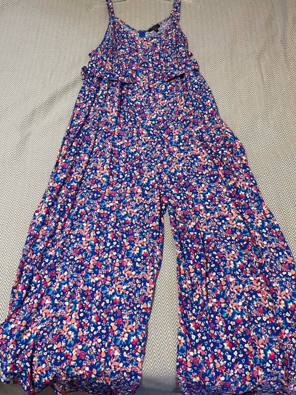 NWT! Cocomo Woman blue floral crop wide leg jumpsuit with thin straps. Size 1x.